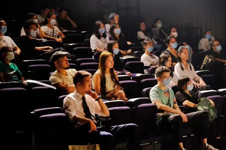 (三)暫緩新審批涉外,涉港澳臺營業(yè)性演出活動(演職人員已在境內(nèi)的除外