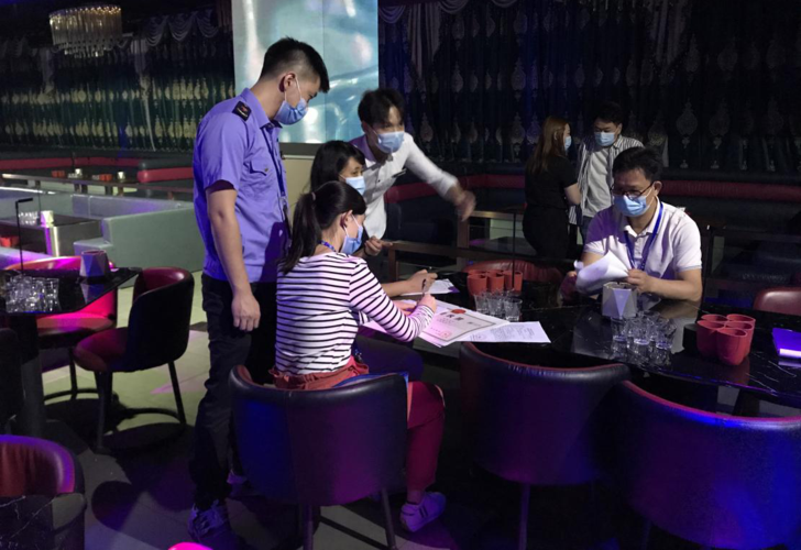 開平市多部門聯(lián)合開展對(duì)有營(yíng)業(yè)性演出活動(dòng)的酒吧進(jìn)行專項(xiàng)執(zhí)法檢查